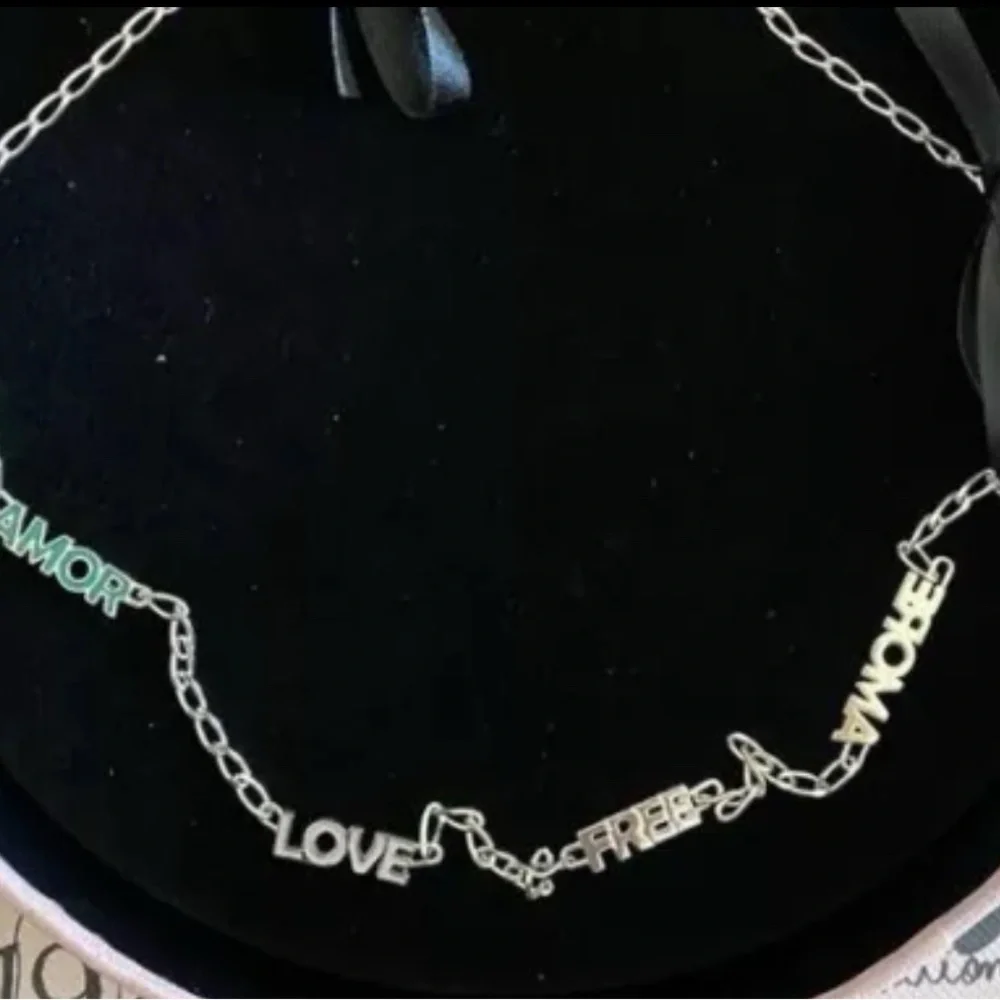 Crossword necklace with Joy, Free and Amore motifs in silver, 50 CM - Picture 3 of 5